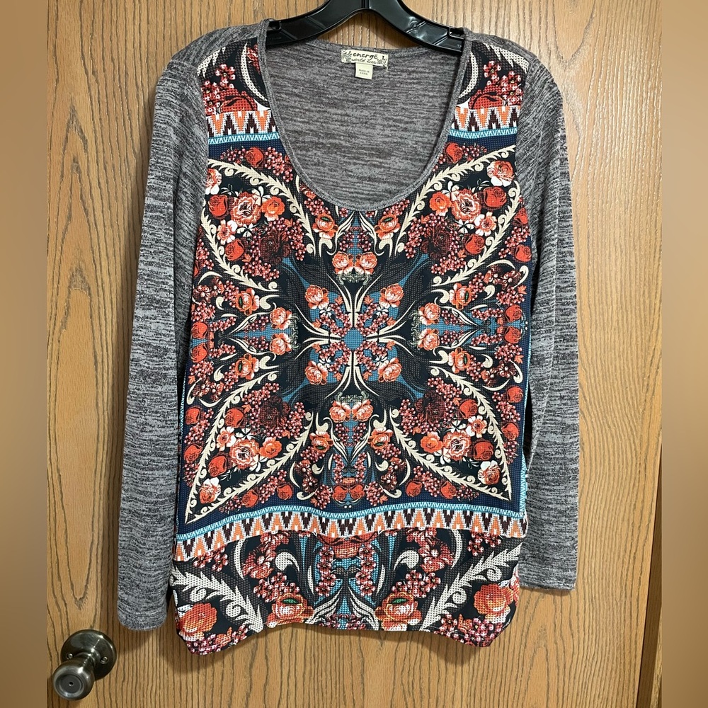 Energe Red Floral Patterned Gray Top